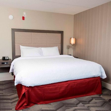 Hampton Inn & Suites By Hilton Тъндърбей Екстериор снимка