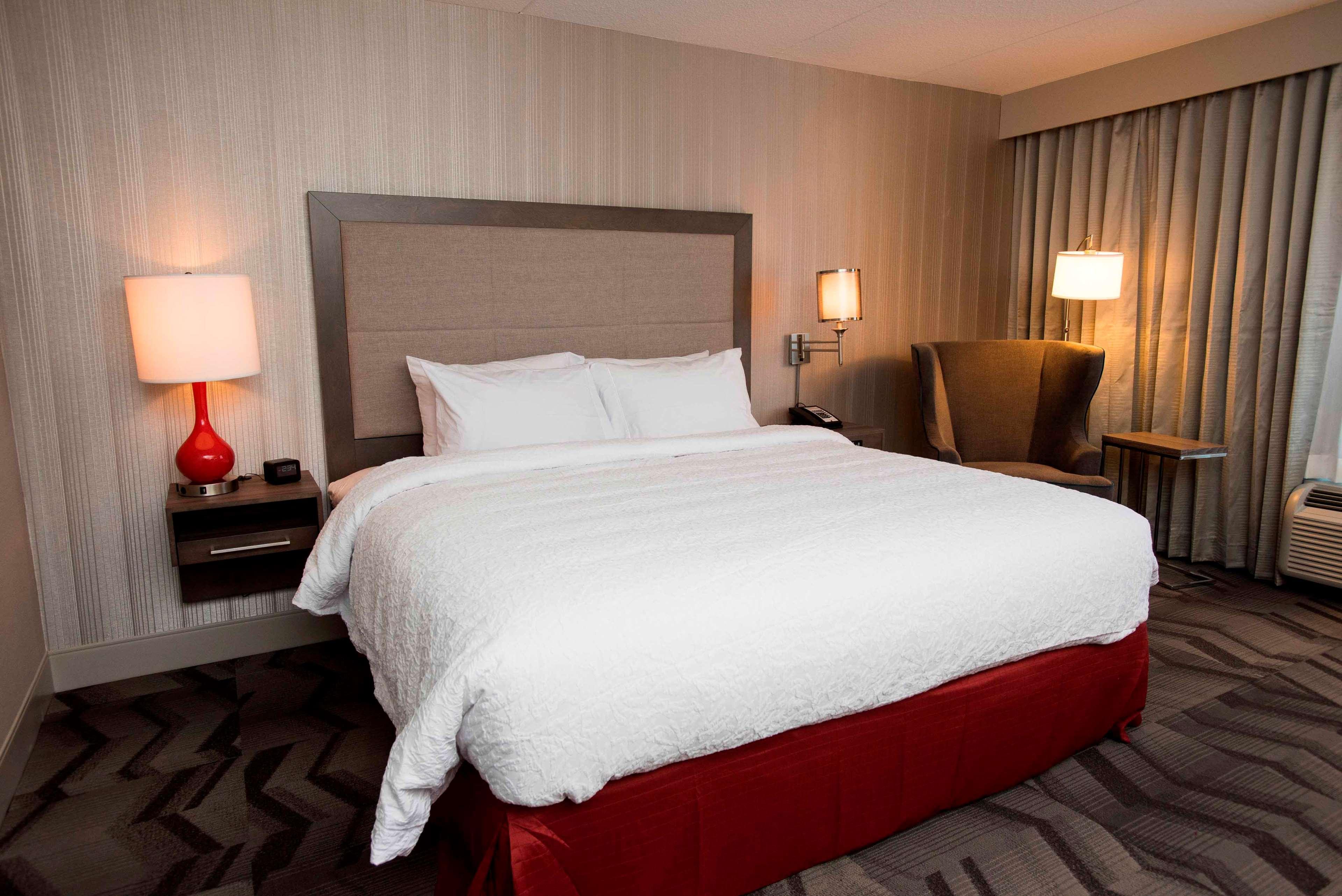 Hampton Inn & Suites By Hilton Тъндърбей Екстериор снимка