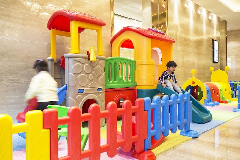 Hampton Inn & Suites By Hilton Тъндърбей Екстериор снимка
