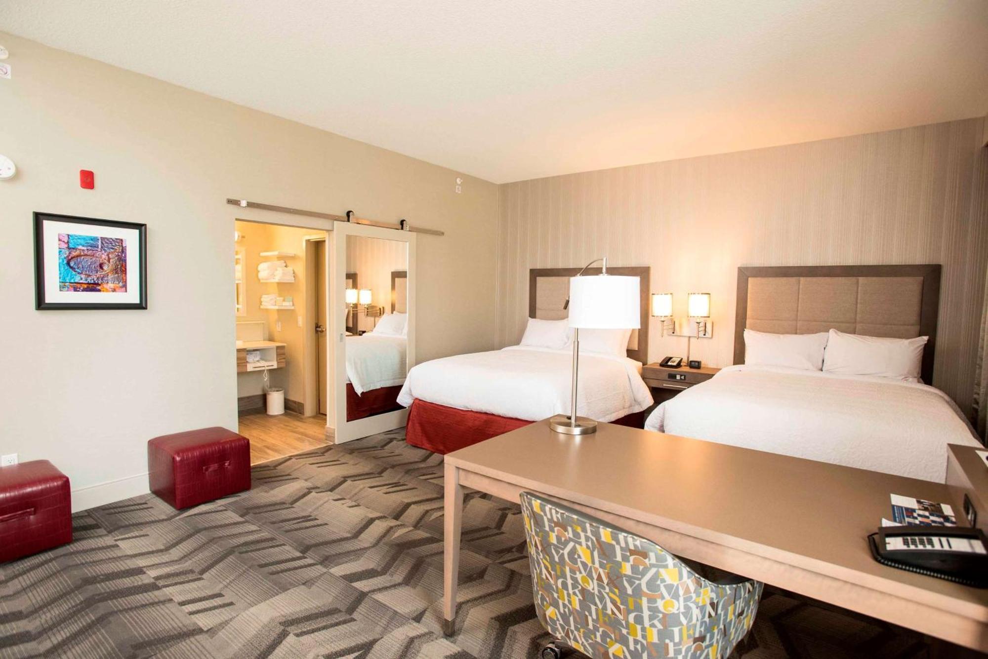 Hampton Inn & Suites By Hilton Тъндърбей Екстериор снимка