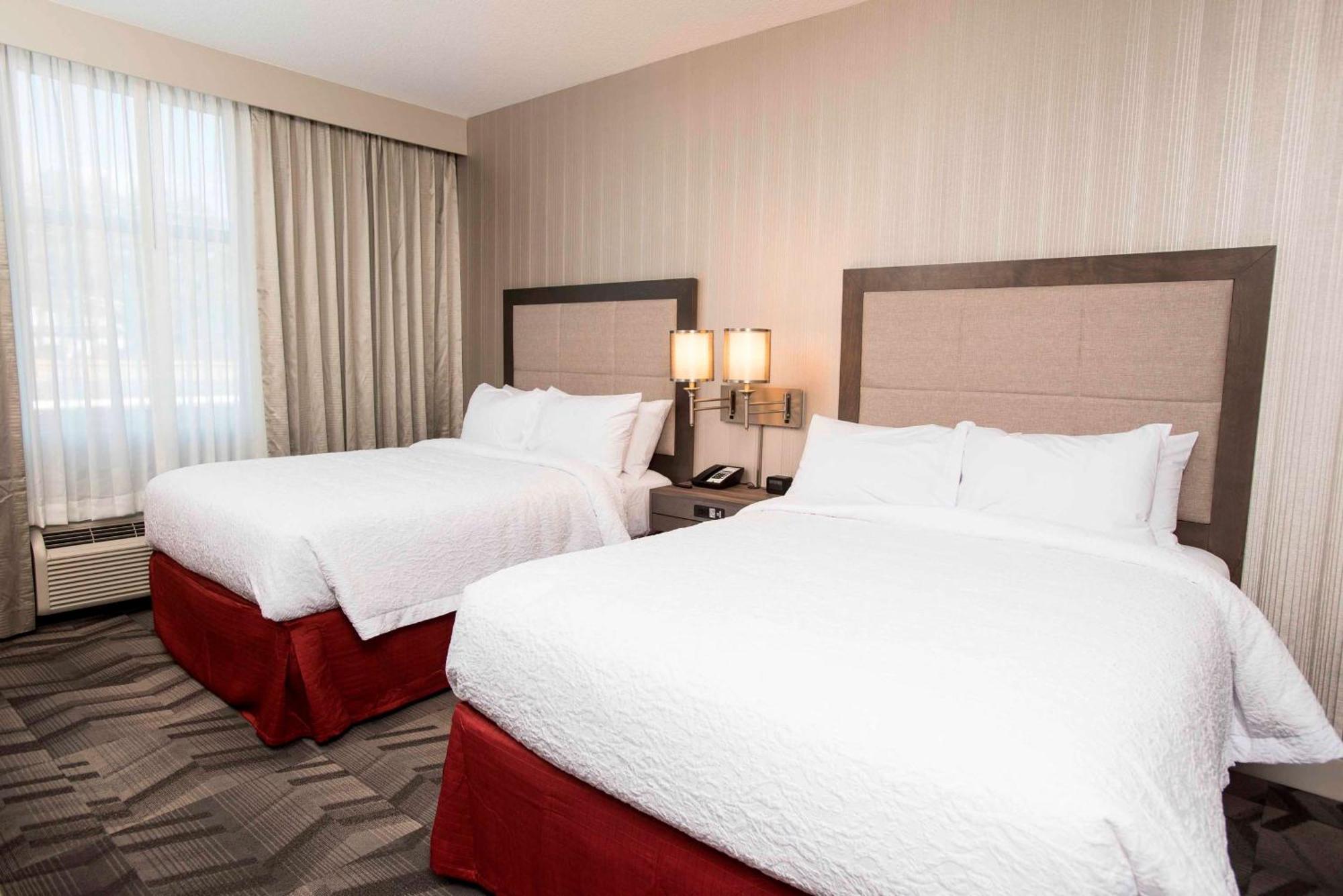 Hampton Inn & Suites By Hilton Тъндърбей Екстериор снимка
