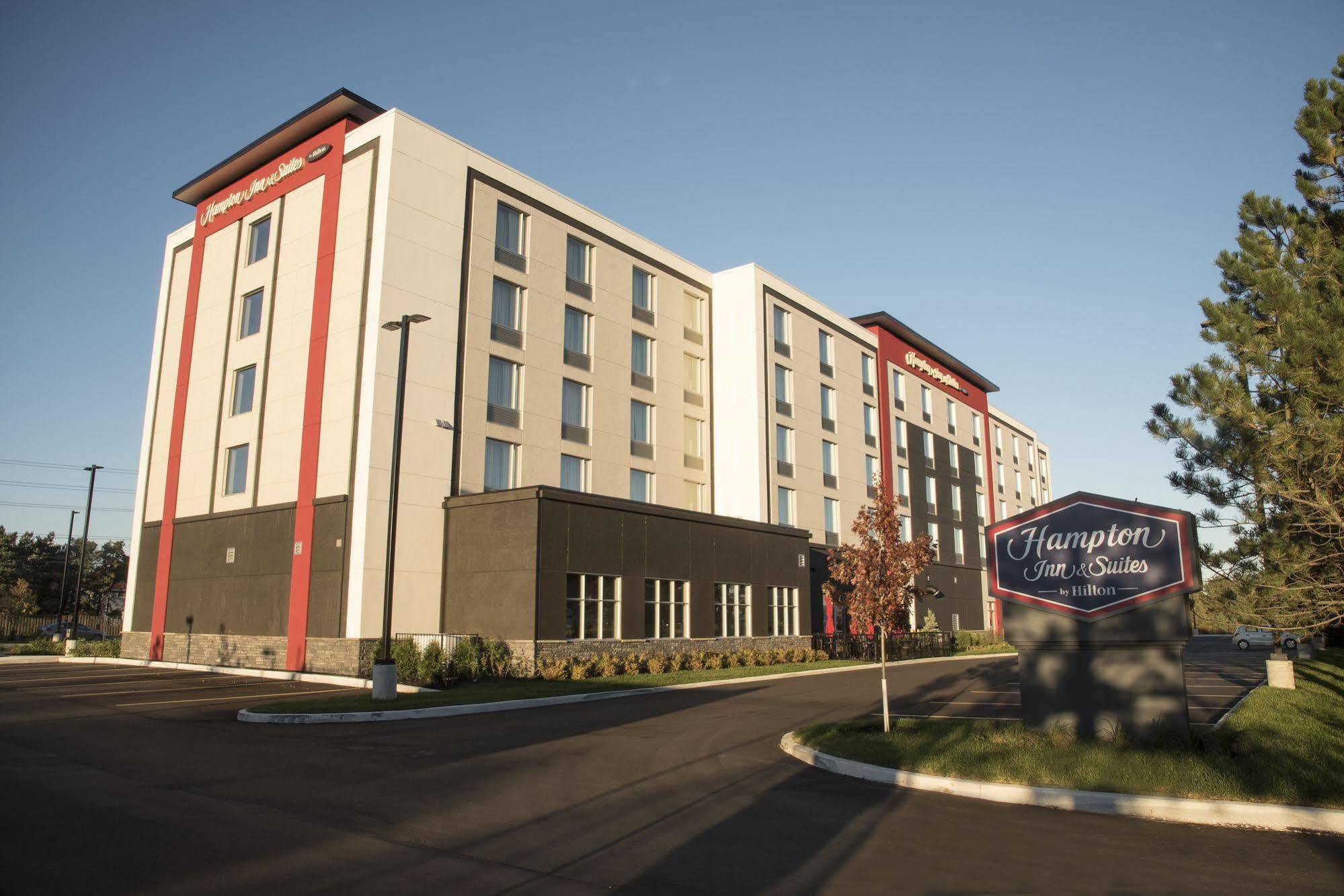 Hampton Inn & Suites By Hilton Тъндърбей Екстериор снимка