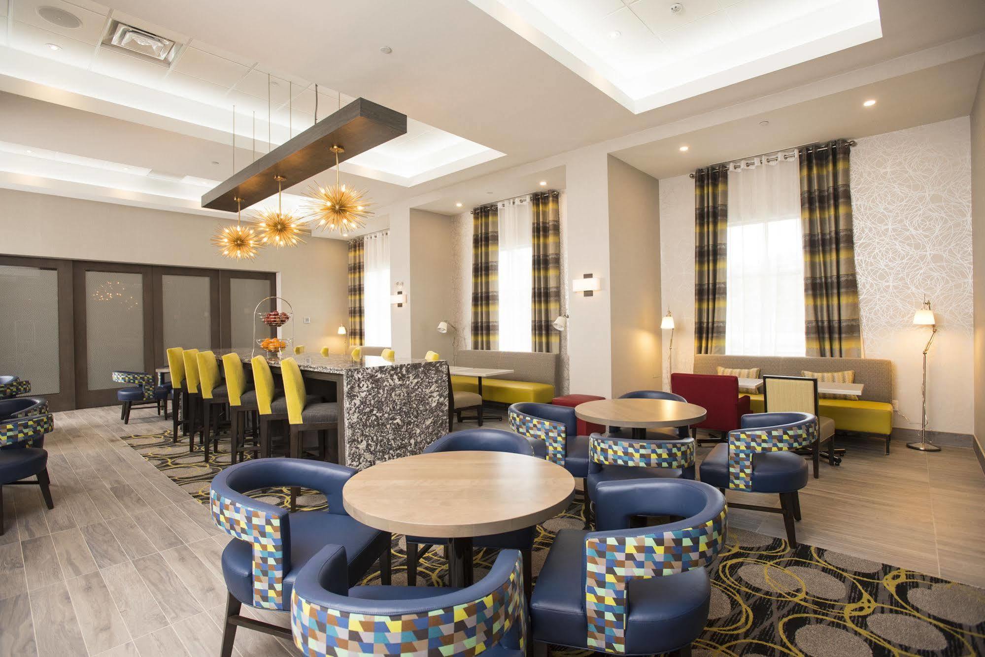Hampton Inn & Suites By Hilton Тъндърбей Екстериор снимка